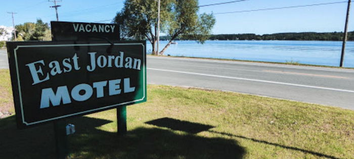 South Arms Retreats (Rainbow Motel) - Web Listing (newer photo)